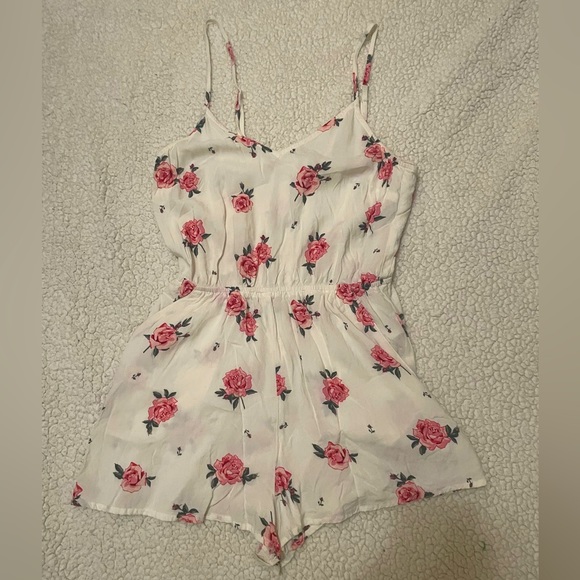 White rose romper - Picture 1 of 4